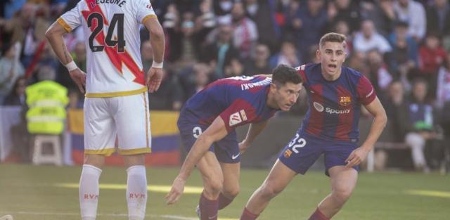 188体育-德容回归巴萨状态回升，但反遭逼平，哈维有苦难言