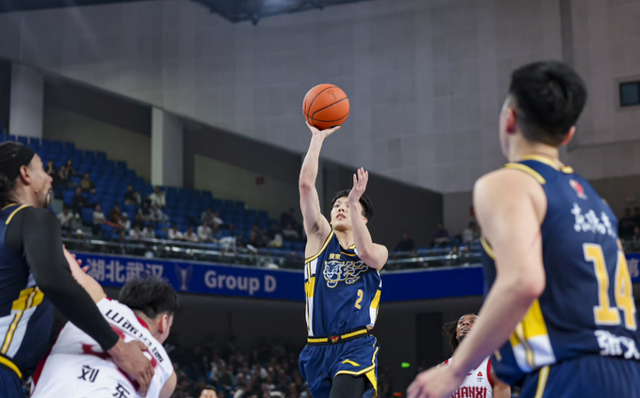 188体育官方网站-广东宏远拒绝输球！全力击败上海男篮，奎因对位张镇麟，央视直播